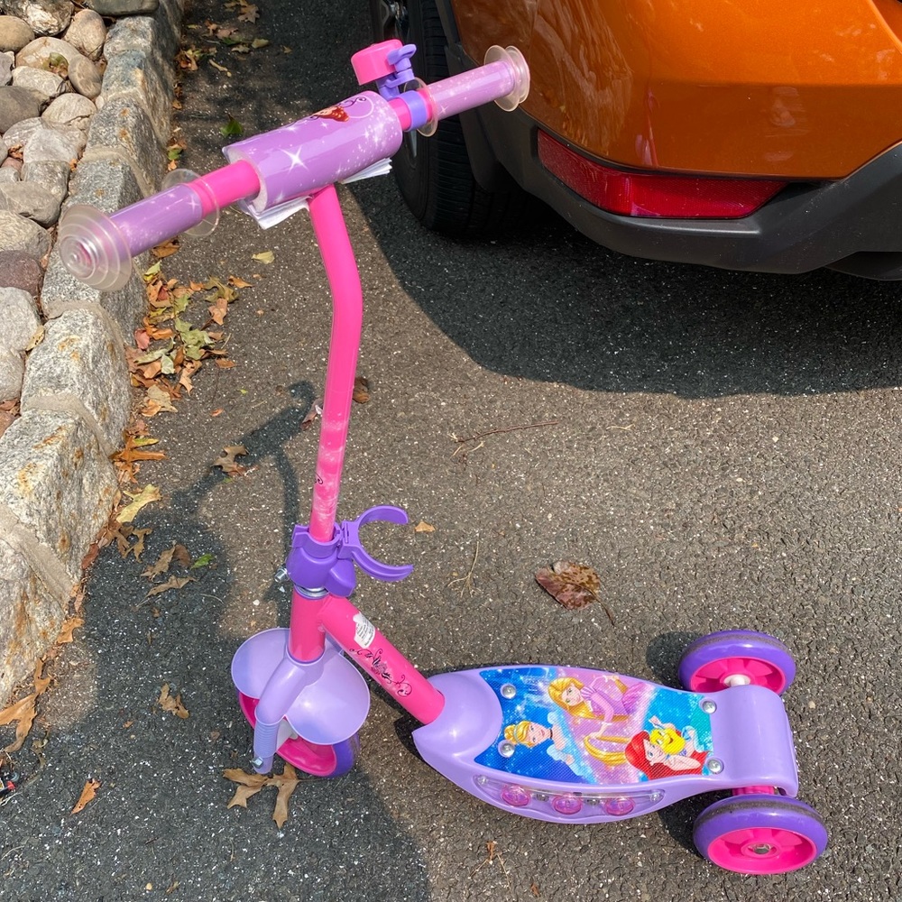 PRICE FIRM - Kids skate scooter 🛴 like new